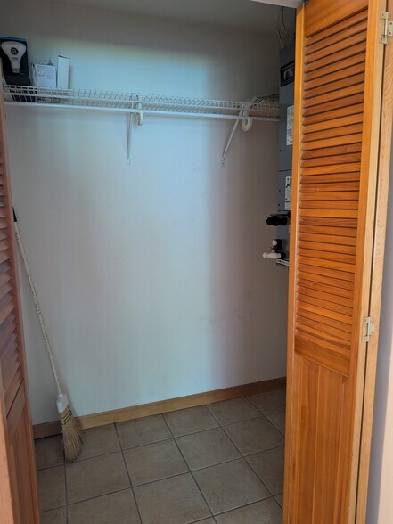 Front entry closet - 920 NW Naito Pky