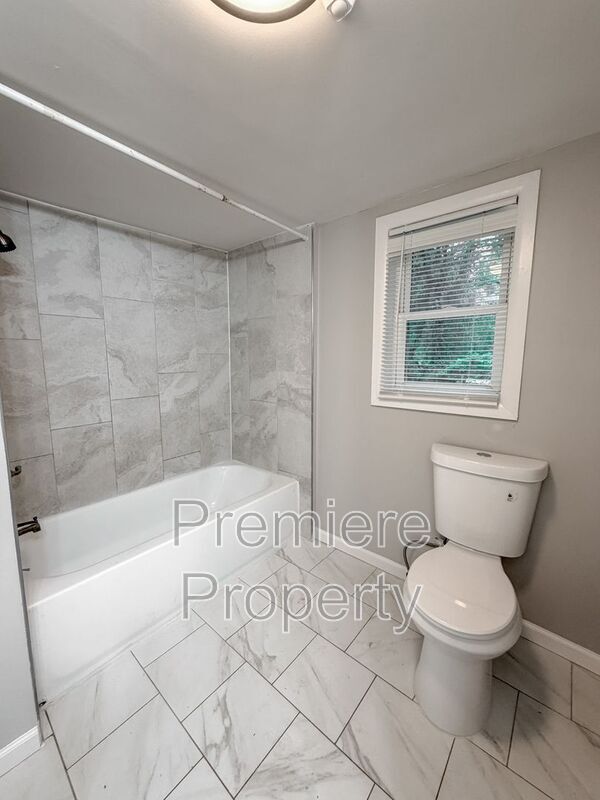 Building Photo - 2409 Mc Kinley Ave