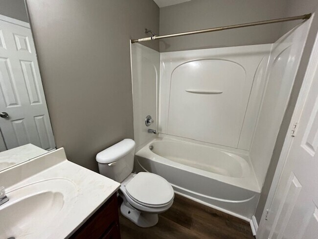 Building Photo - Renovated 3 Bedroom 3 Bath Townhome for Rent!