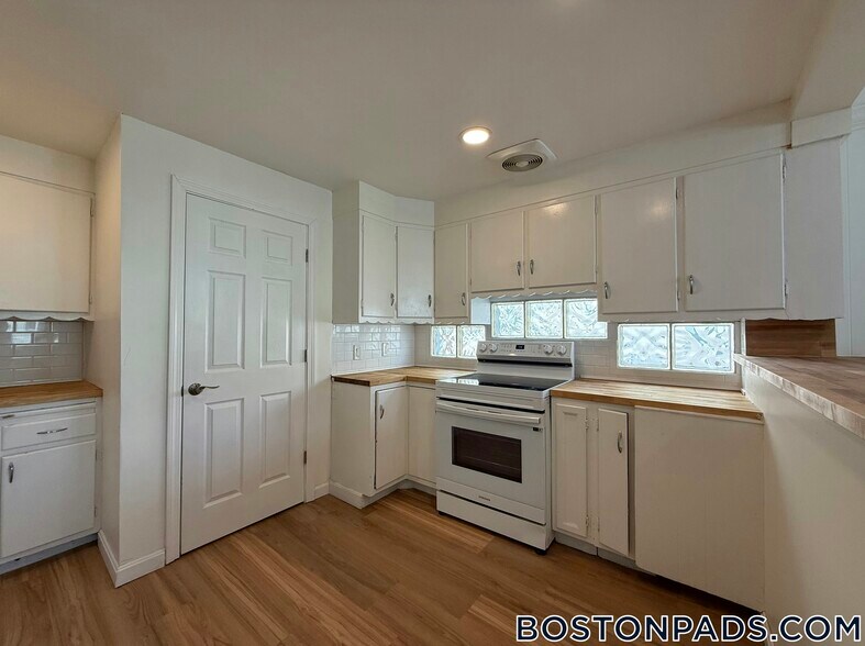 Building Photo - 522 Hancock St