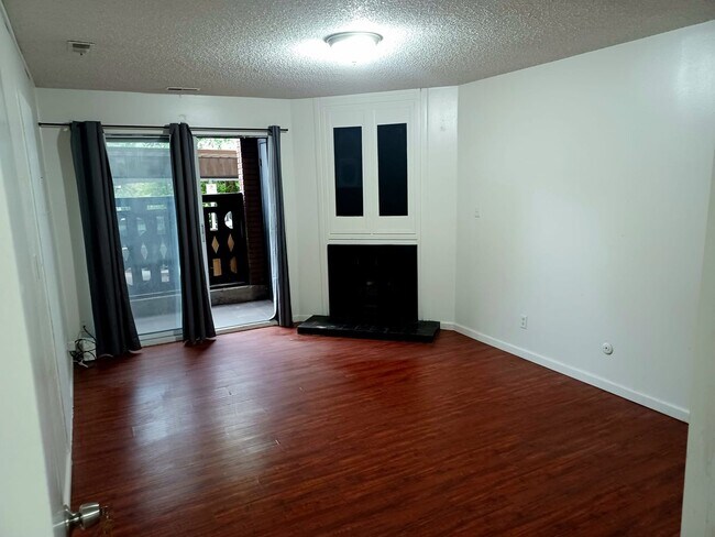 Building Photo - Large Private Girl  Room Downtown ASAP - Balcony, Storage and more