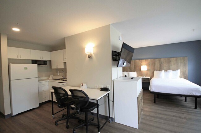 Building Photo - Furnished Studio-Albuquerque - Rio Rancho Blvd.