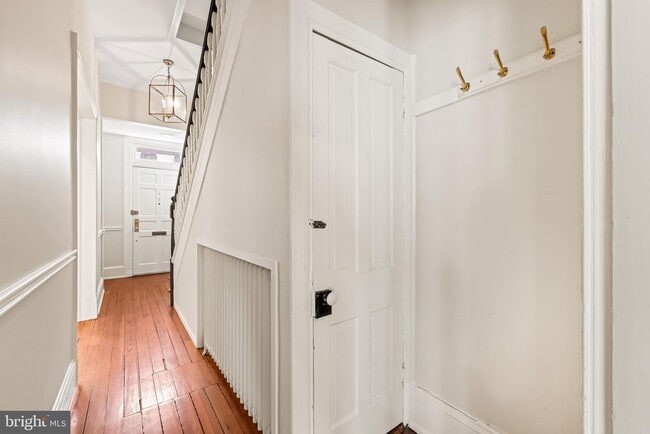 Building Photo - 509 Duke St