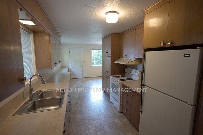 Building Photo - 2 bed 1 bath waterfront home, in Sequim