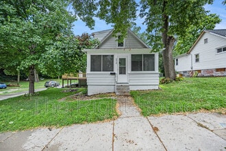 Building Photo - 3918 S 14th St