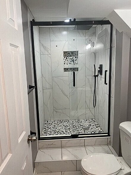 Building Photo - 2058 Chadwick Ter