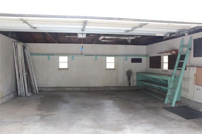 Building Photo - 2100 E Gum St