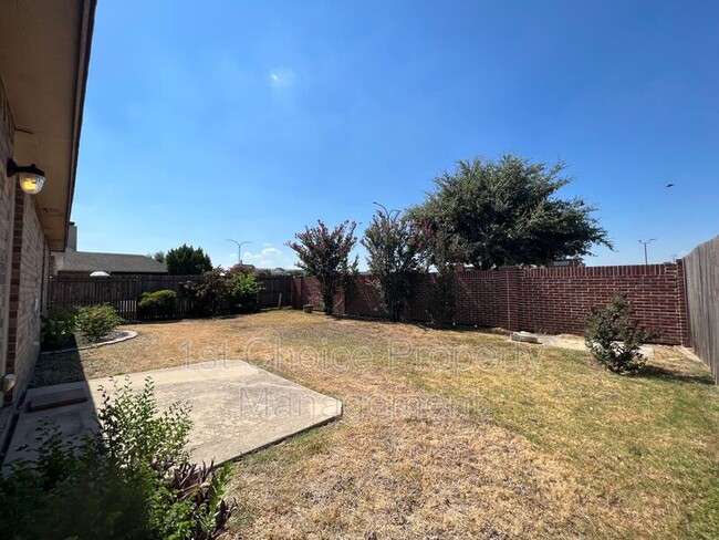 Building Photo - 2421 Clairborne Dr