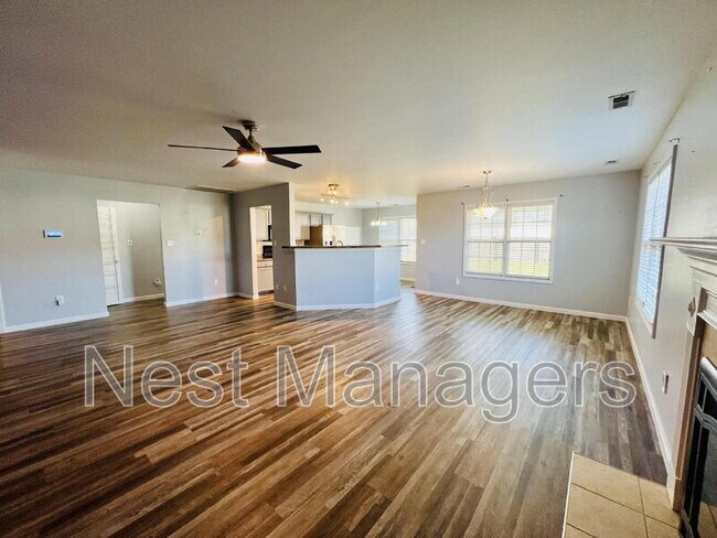 Building Photo - 641 Hogart St