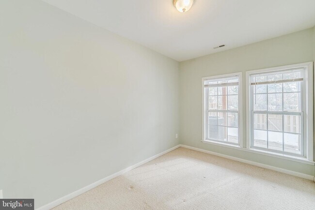 Building Photo - 22072 Avonworth Square