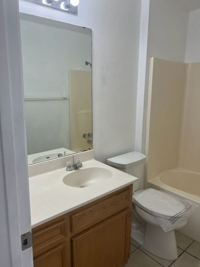Building Photo - 669