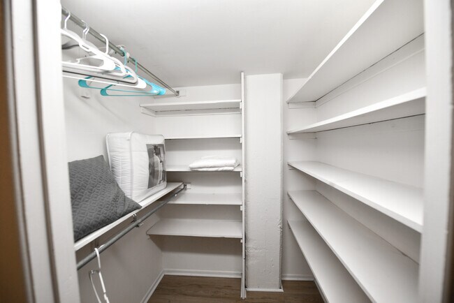 Building Photo - 1214 Waverly Walk