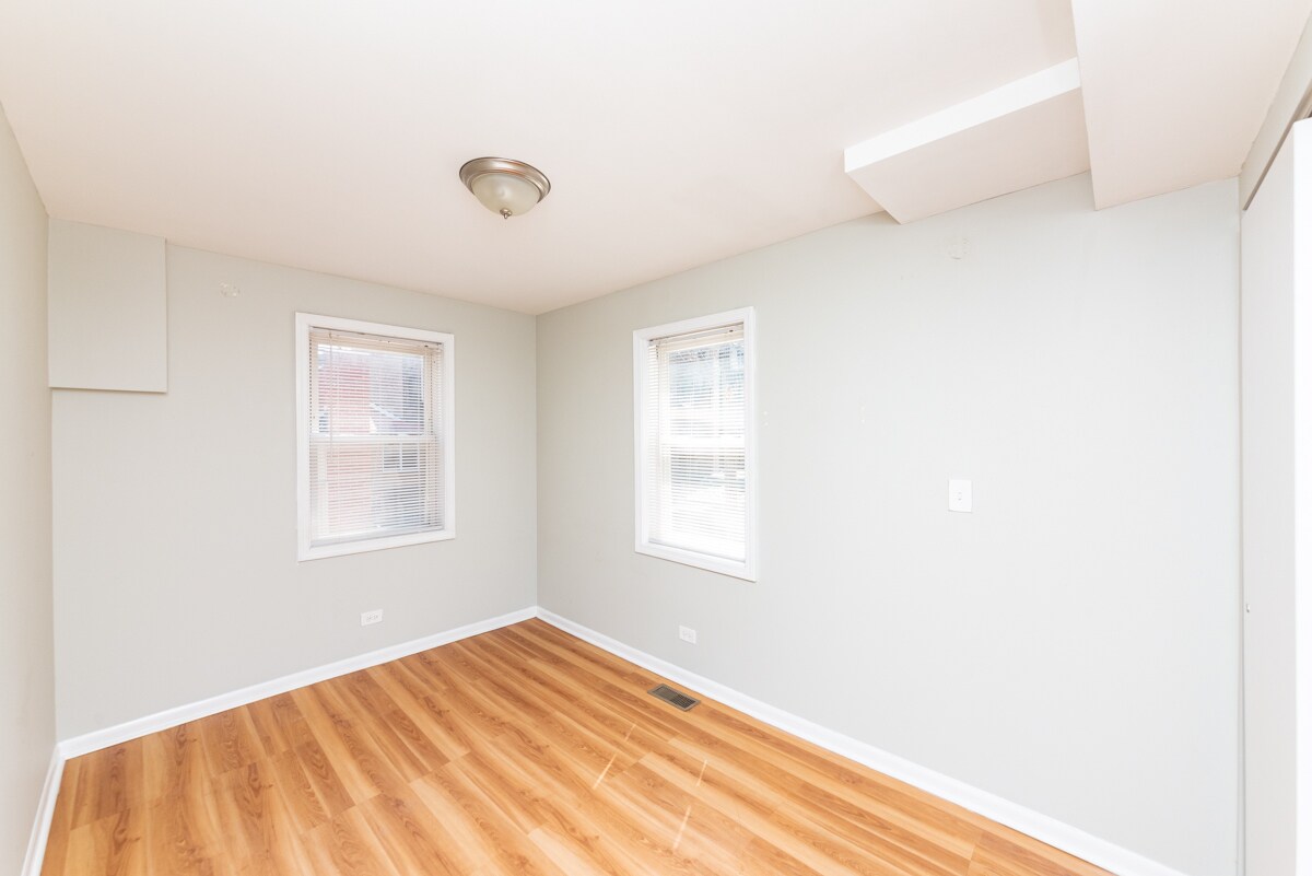 Building Photo - 1431 W Flournoy St