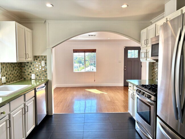 Building Photo - Serene 3bed /2 Bath Craftsman in Heart of ...