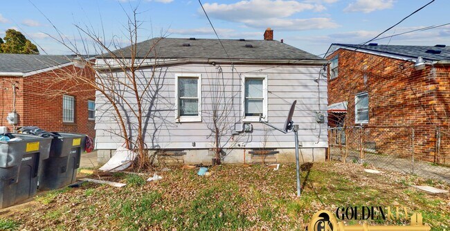 Building Photo - Eastside Detroit 3 bedroom Home Close to A...