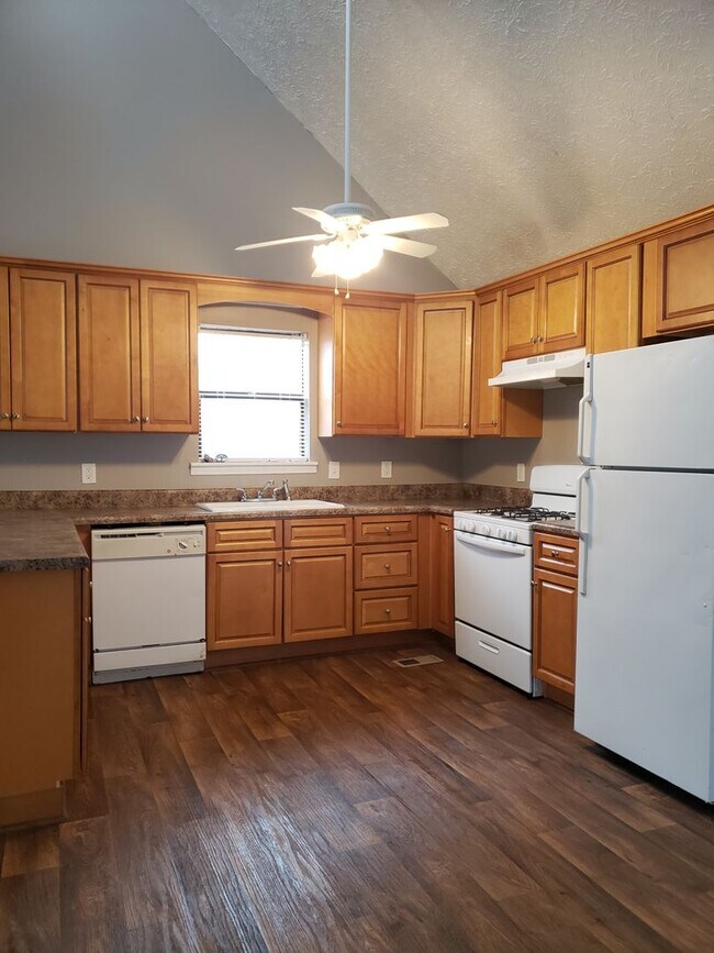 Building Photo - Wide Open Spaces!!!  (No Section 8, Sorry!)