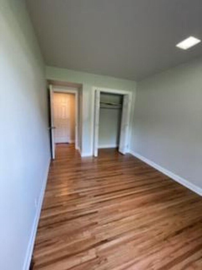 Building Photo - 246 White Bridge Pike