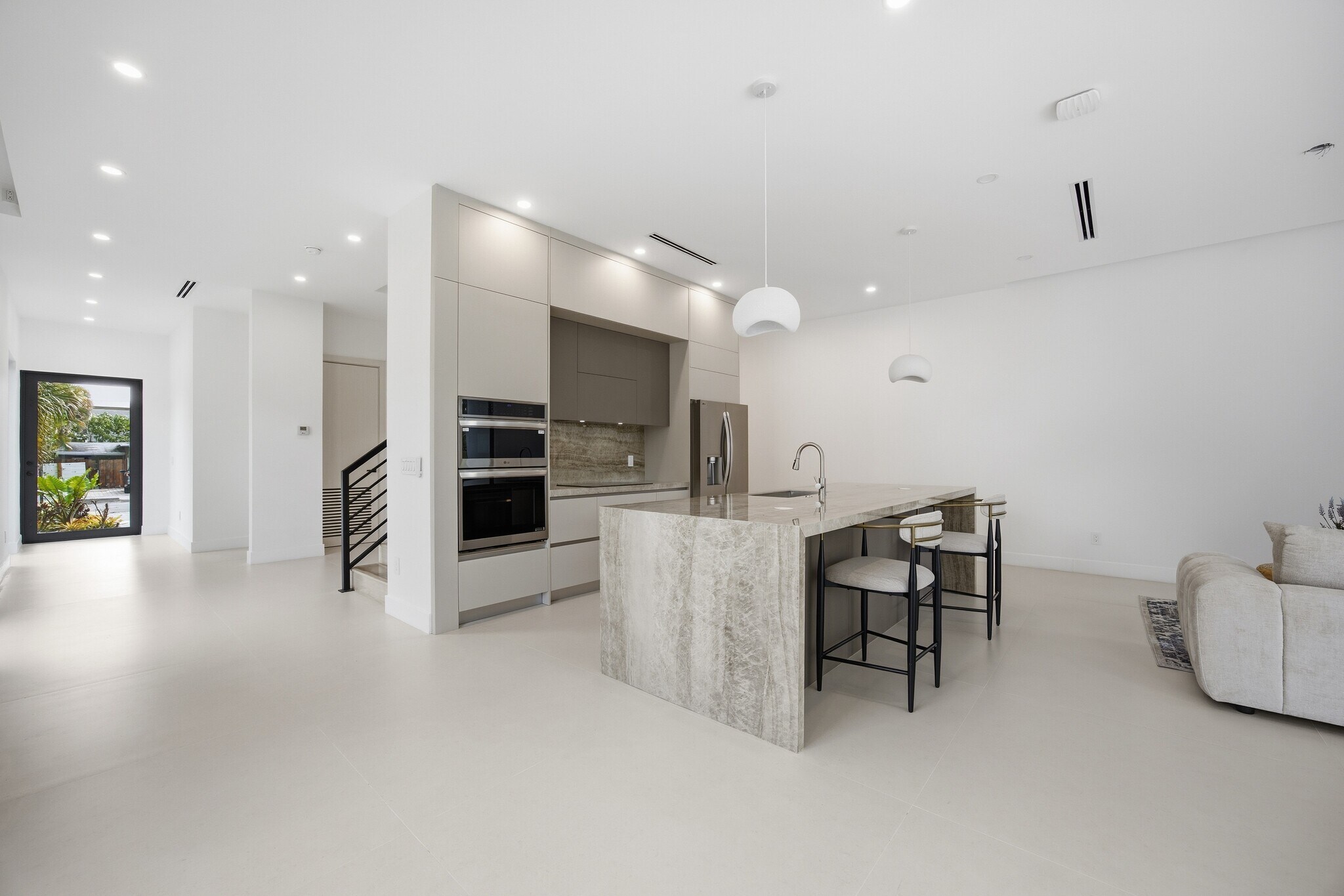 Building Photo - 1319 NE 13th Ave