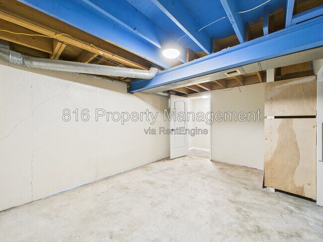 Building Photo - 168 SW Robin Rd
