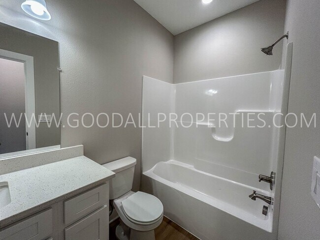 Building Photo - 4 Bedroom 2.5 Bath Townhome in Adel with attached 2-car garage.