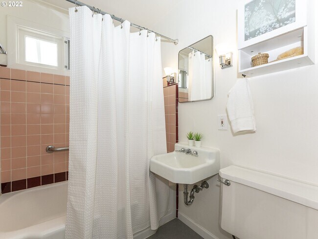 Time for a Bath - 8535 SW 58th Ave