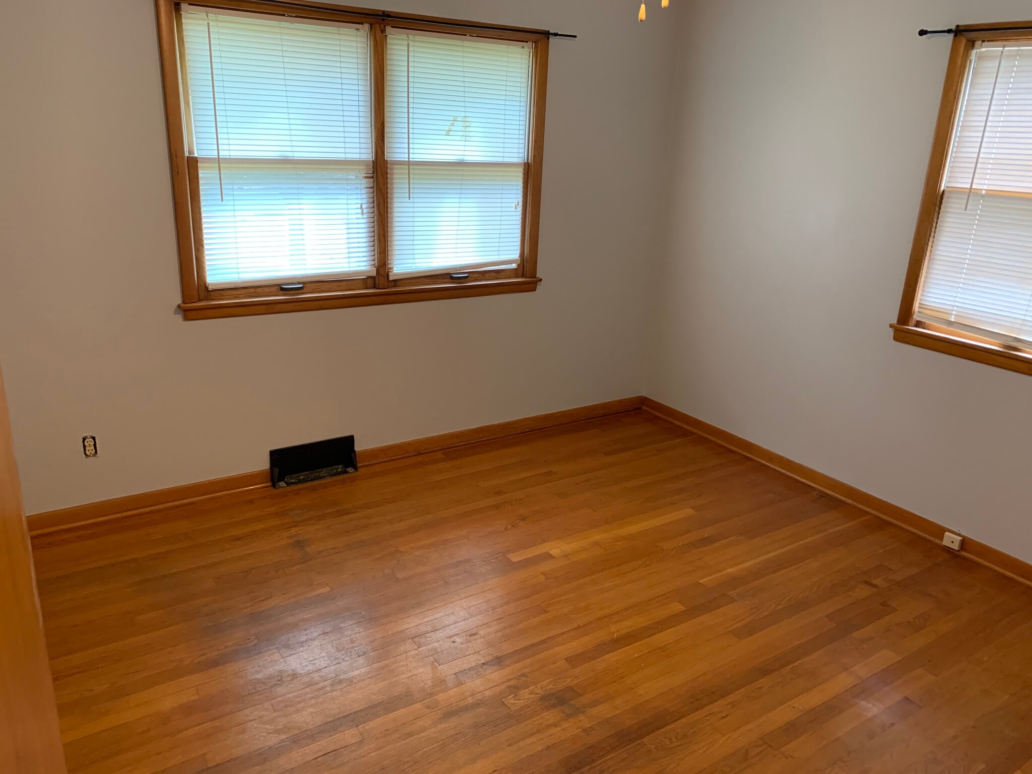 Building Photo - 2212 Cedar Acres Dr