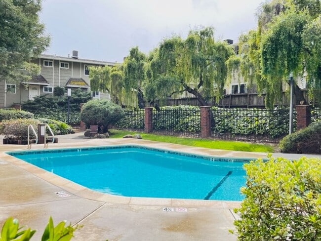 Building Photo - Charming 2BD/1.5BA, Two-Story Townhouse in West Side Danville, Near Downtown- Available NOW!