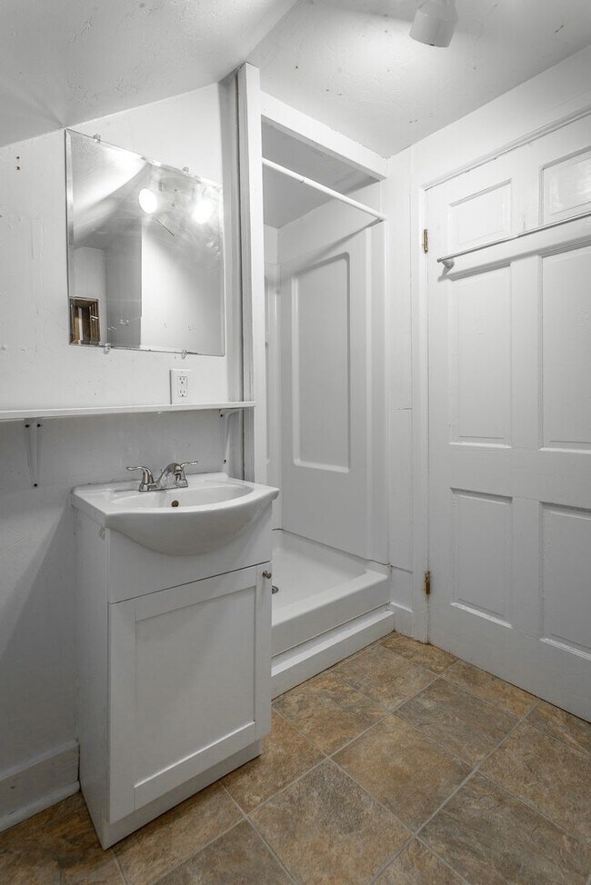 Building Photo - 321-325 Pine Ridge Road