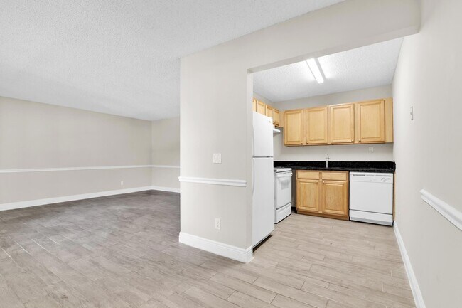 Building Photo - 414 Meadows Cir