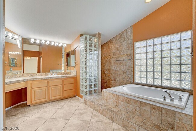 Building Photo - 8401 Desert Quail Dr