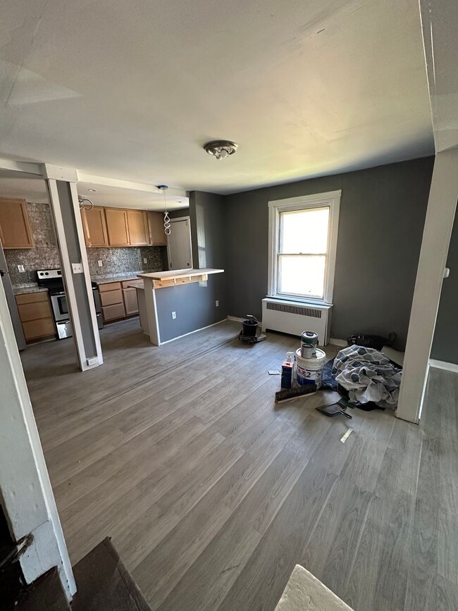 Building Photo - 3 Bed, 1 Bath Townhome