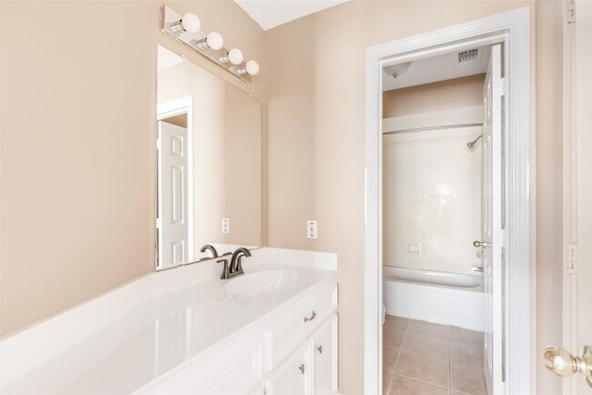 Building Photo - 16222 Rutley Cir