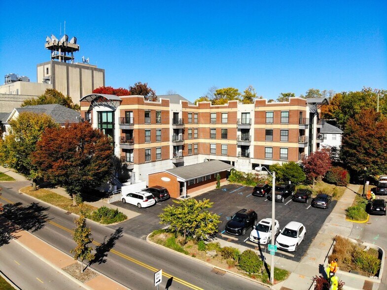 Interior Photo - 219 E 7th