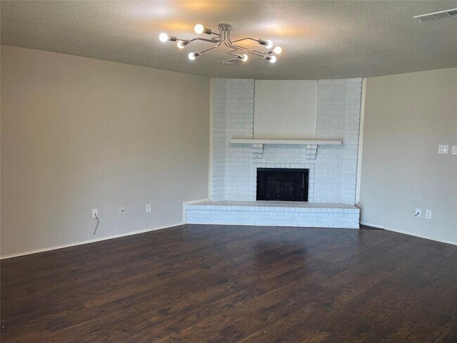 Building Photo - 630 Valley View Dr
