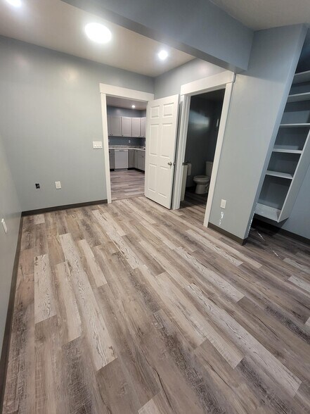 Building Photo - 168 E 70 S