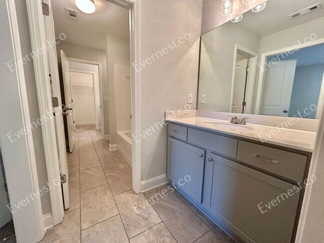 Building Photo - Spacious 3 Bed, 2.5 Bath Home with Modern Amenities / Available Soon!