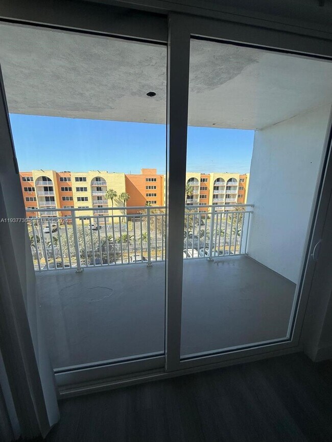 Building Photo - 6960 Miami Gardens Dr