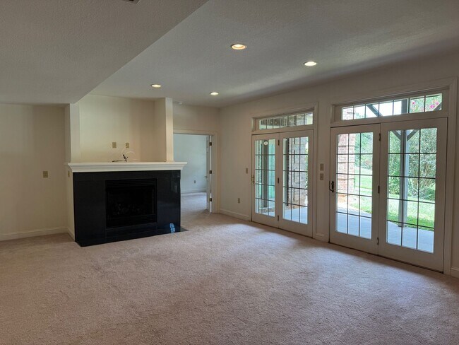 Building Photo - South AVL - Grand Residence in The Cotswol...