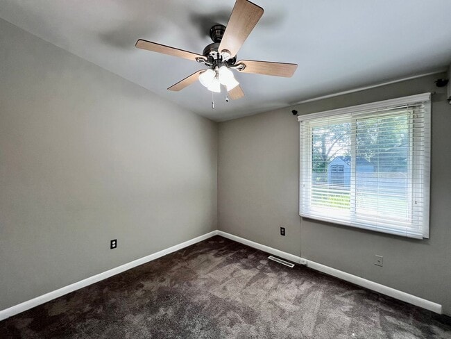 Building Photo - 3-Bedroom Home In Laurel Manor - Fenced Ba...