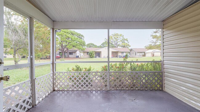 Building Photo - 604 Roselyn Ave