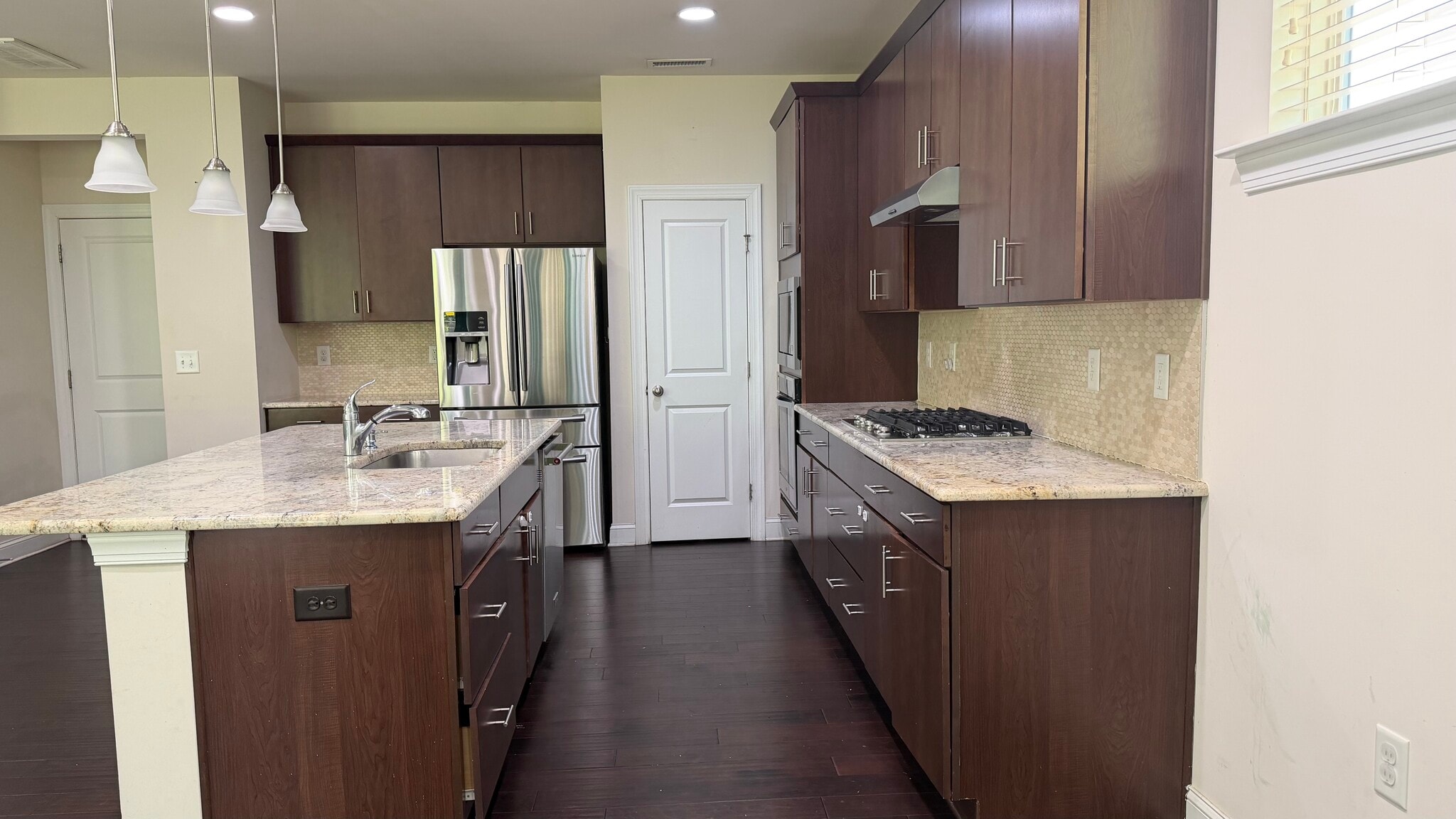 Building Photo - 220 Concordia Woods Dr