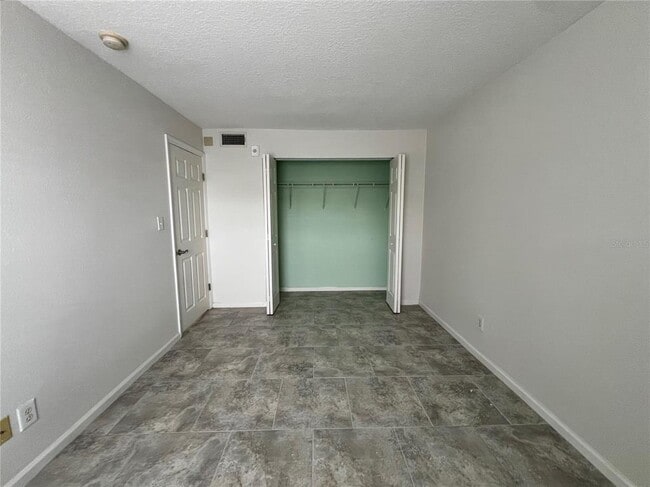 Building Photo - 5111 Coquina Key Dr SE
