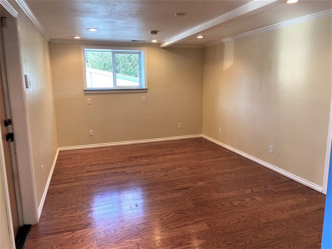 Building Photo - Classic Updated Home Near Whatcom Falls!