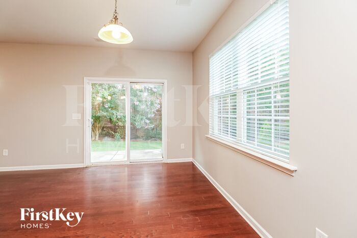 Building Photo - 2648 Kinmere Dr