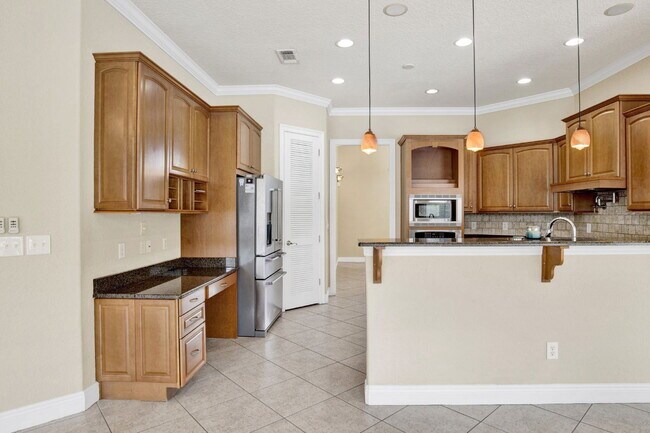 Building Photo - 2018 Crown Pointe Blvd