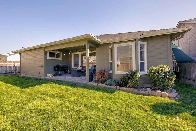 Building Photo - Adorable 3 bed 2 bath Meridian home just o...
