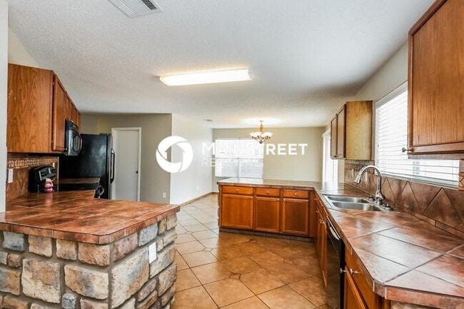 Building Photo - 5 Bedroom Pet-Friendly Home in Fort Worth, TX with Main Street Renewal