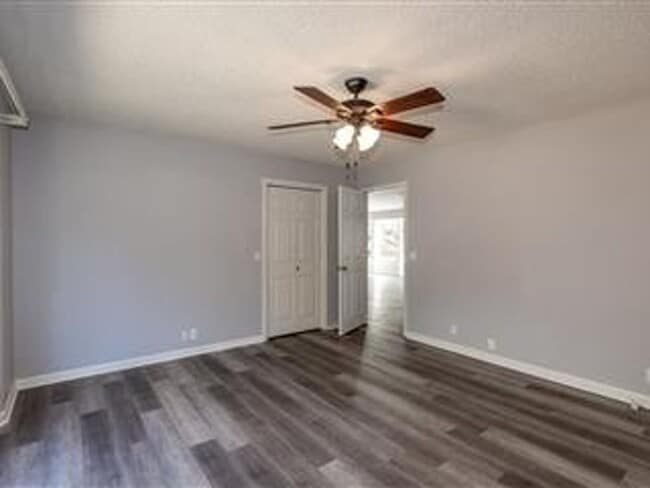 Building Photo - Large 3 Bedroom, 2 Bathroom home on the East End of the village. A serene neighborhood just waiti...