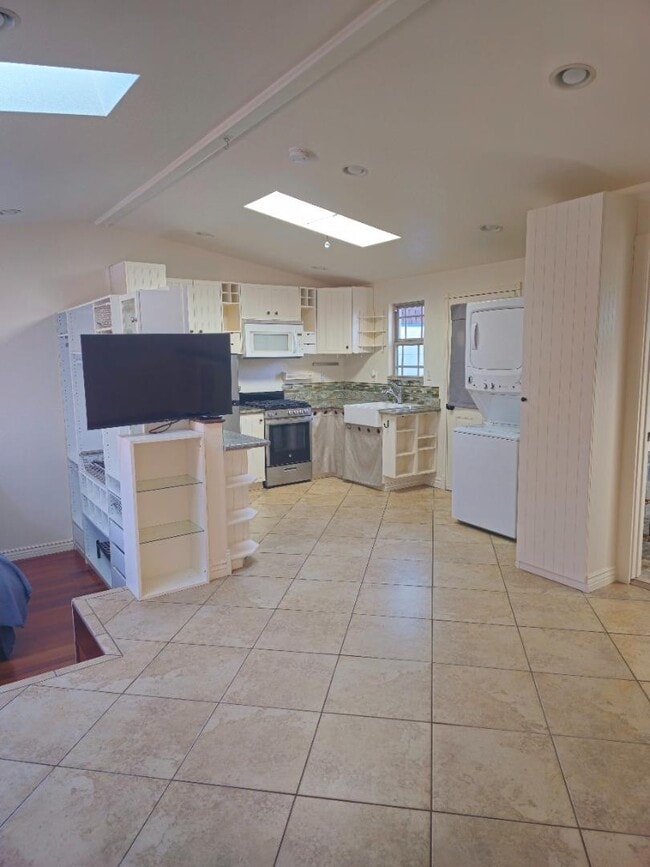 Building Photo - 229 Moana Pl