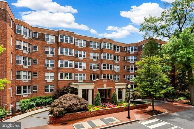 Building Photo - 2500 Q St NW